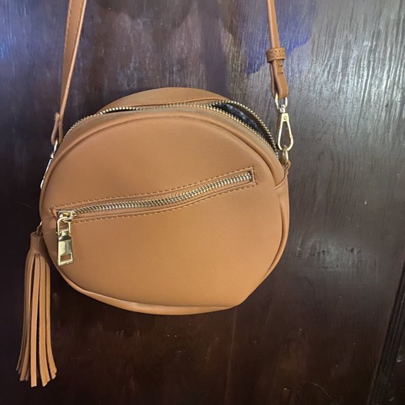 Like New Round Crossbody Bag - Picture 3 of 8